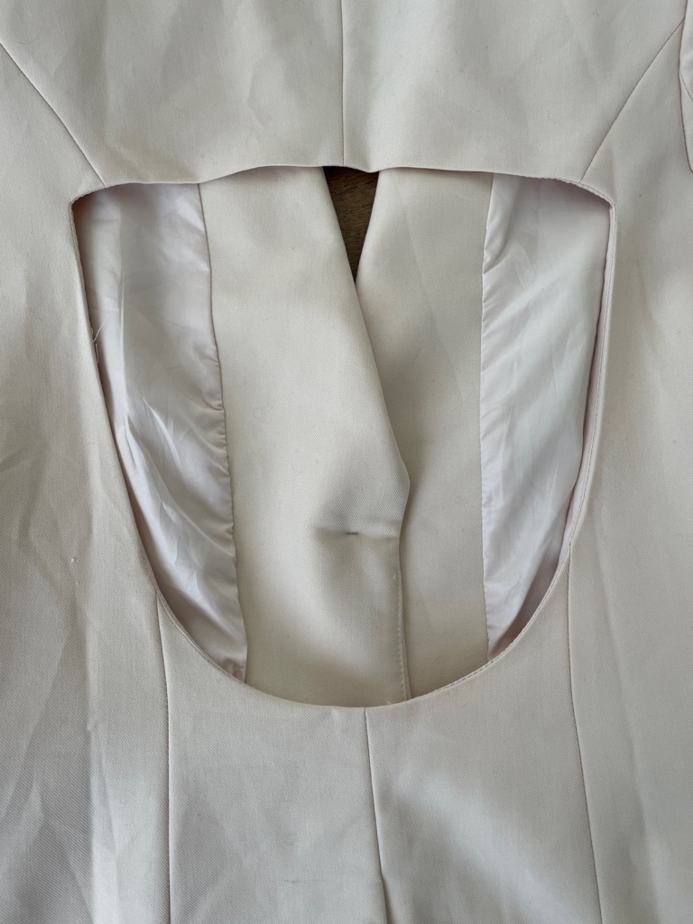 Beginning Boutique x Emma Rose Cream Tailored Blazer with back cut out - Picture 4 of 7